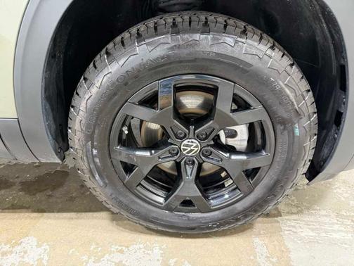 Avocado Green Pearl 2025 Volkswagen Atlas 2.0T Peak Edition
