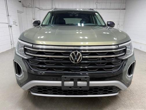 Avocado Green Pearl 2025 Volkswagen Atlas 2.0T Peak Edition