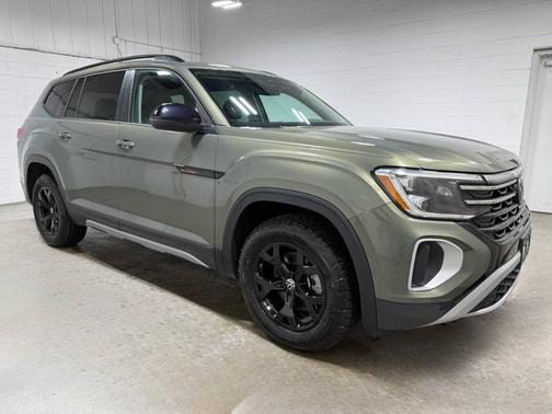 Avocado Green Pearl 2025 Volkswagen Atlas 2.0T Peak Edition