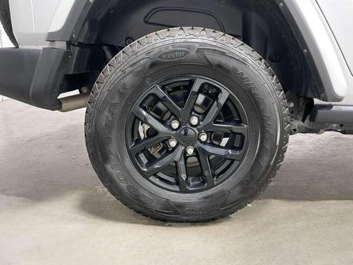 Bright White Clearcoat 2023 Jeep Wrangler Sport
