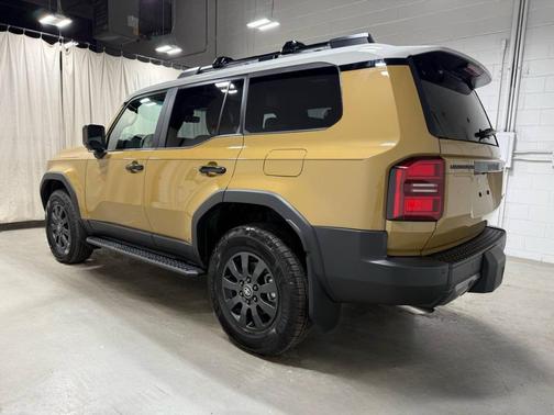 Dust 2026 Toyota Land Cruiser IN TRAILDUST/GRAYSCAPE ROOF