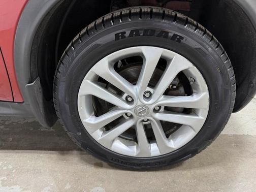 Cayenne Red 2014 Nissan Juke SV