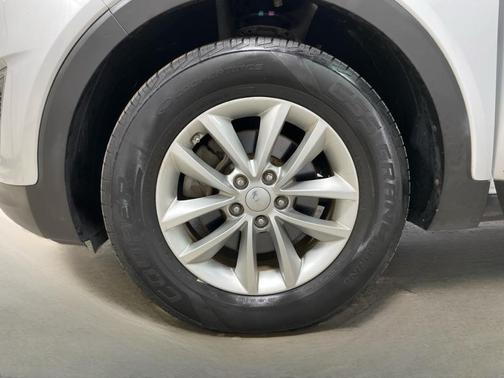 Sparkling Silver 2016 Kia Sorento LX