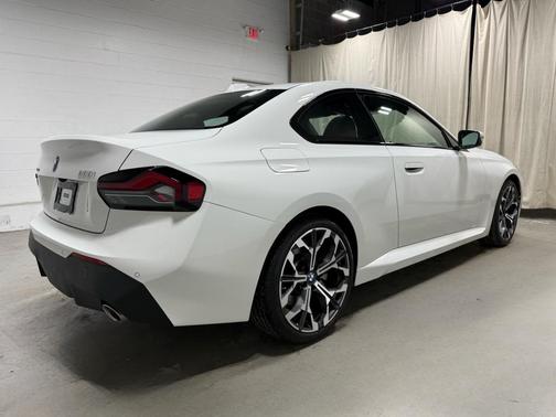 2025 BMW 230 i xDrive