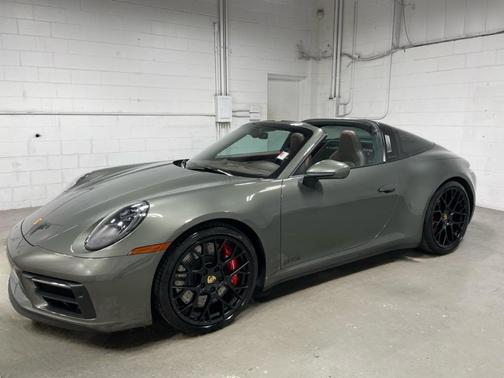 Aventurine Green Metallic 2022 Porsche 911 Targa