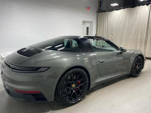 Aventurine Green Metallic 2022 Porsche 911 Targa