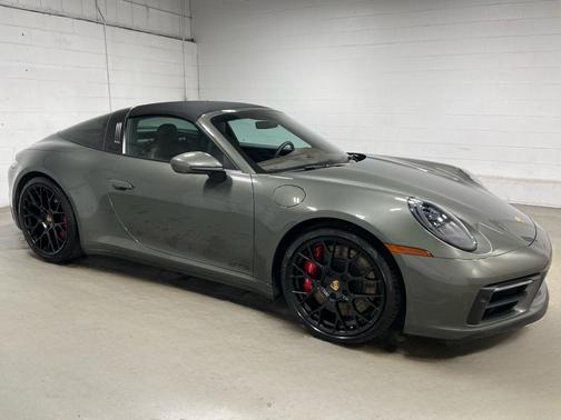 Aventurine Green Metallic 2022 Porsche 911 Targa