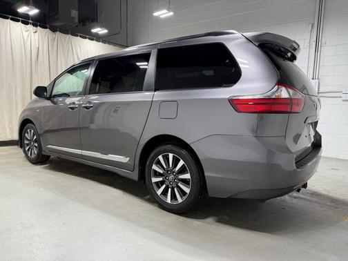 2018 Toyota Sienna XLE Premium