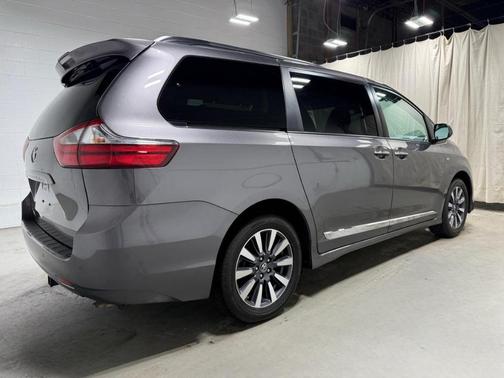 2018 Toyota Sienna XLE Premium