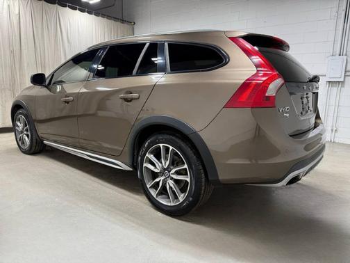 2018 Volvo V60 Cross Country T5 Platinum