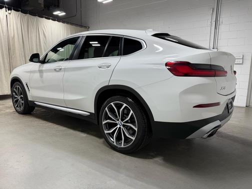2023 BMW X4 xDrive30i