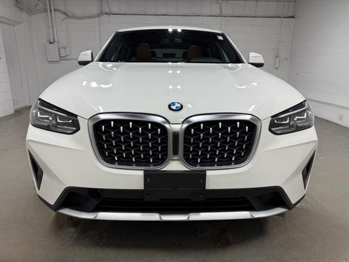 2023 BMW X4 xDrive30i