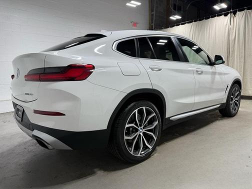 2023 BMW X4 xDrive30i