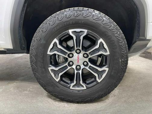Summit White 2023 GMC Canyon AT4