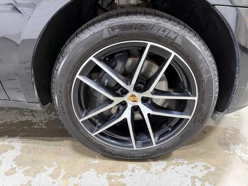 2023 Porsche Macan PACKAGE PLUS MSRP 72 010