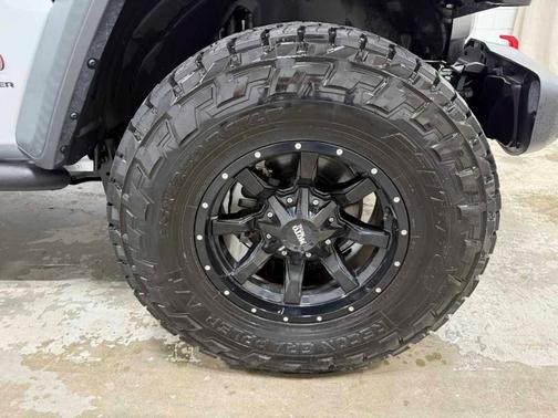 Silver Zynith Clearcoat 2024 Jeep Wrangler Rubicon