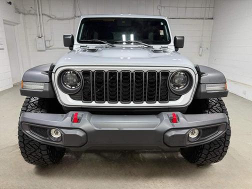 Silver Zynith Clearcoat 2024 Jeep Wrangler Rubicon