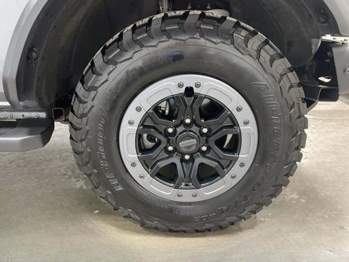 Carbonized Gray Metallic 2023 Ford Bronco Outer Banks