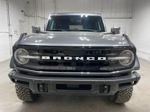 Carbonized Gray Metallic 2023 Ford Bronco Outer Banks