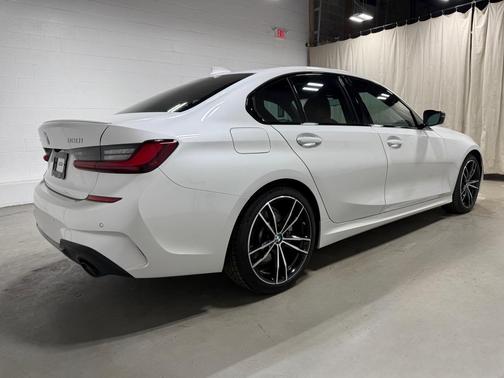 2022 BMW 330 i xDrive