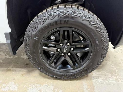 Summit White 2026 Chevrolet Silverado 1500 Custom Trail Boss