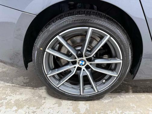 2019 BMW 330 i xDrive