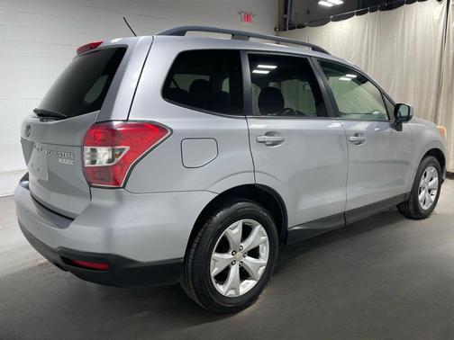 Ice Silver Metallic 2015 Subaru Forester 2.5i Premium