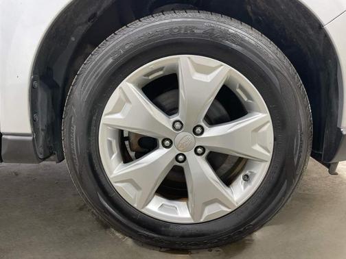 Ice Silver Metallic 2015 Subaru Forester 2.5i Premium