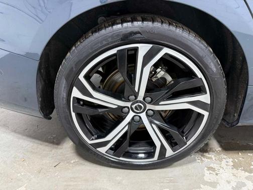 2024 Volvo S60 B5 Plus Dark Theme