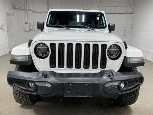 Bright White Clearcoat 2019 Jeep Wrangler Unlimited Sahara