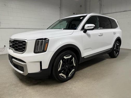 Glacial White Pearl 2024 Kia Telluride S