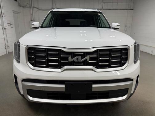 Glacial White Pearl 2024 Kia Telluride S
