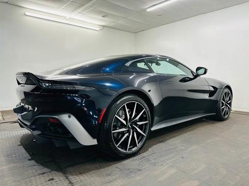 2020 Aston Martin Vantage Base