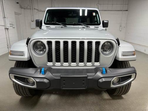 Silver Zynith Clearcoat 2023 Jeep Wrangler 4xe Sahara