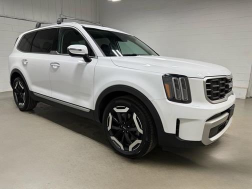 Glacial White Pearl 2024 Kia Telluride S