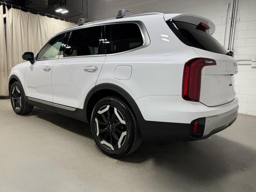 Glacial White Pearl 2024 Kia Telluride S