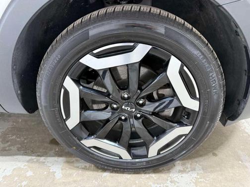 Glacial White Pearl 2024 Kia Telluride S
