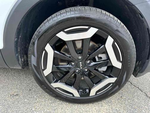 Glacial White Pearl 2024 Kia Telluride S