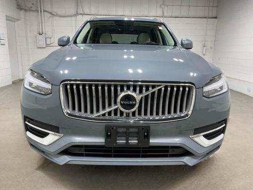 Thunder Gray Metallic 2022 Volvo XC90 T6 Inscription 6 Passenger
