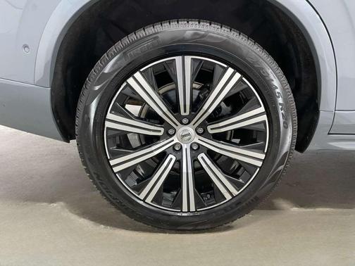 Thunder Gray Metallic 2022 Volvo XC90 T6 Inscription 6 Passenger