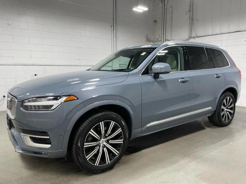 Thunder Gray Metallic 2022 Volvo XC90 T6 Inscription 6 Passenger