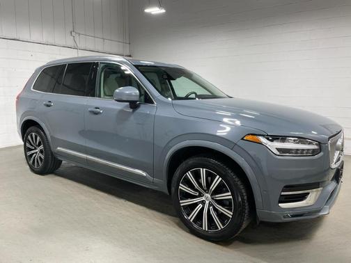 Thunder Gray Metallic 2022 Volvo XC90 T6 Inscription 6 Passenger