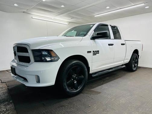 Bright White Clearcoat 2019 RAM 1500 Classic Tradesman