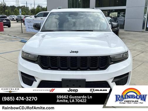 Bright White Clearcoat 2024 Jeep Grand Cherokee Laredo