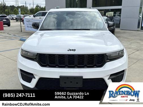 Bright White Clearcoat 2024 Jeep Grand Cherokee Laredo
