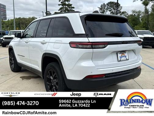Bright White Clearcoat 2024 Jeep Grand Cherokee Laredo