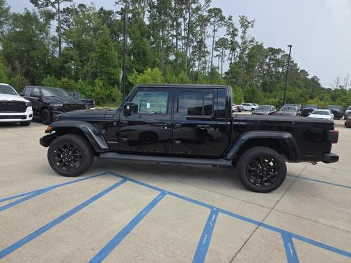 2023 Jeep Gladiator Overland