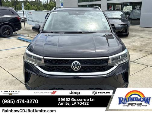 Deep Black Pearl Effect 2024 Volkswagen Taos 1.5T SE