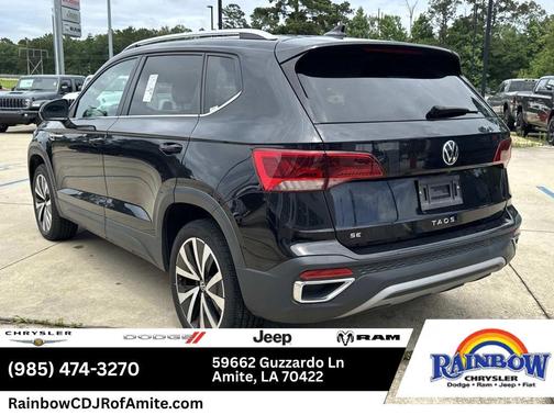 Deep Black Pearl Effect 2024 Volkswagen Taos 1.5T SE