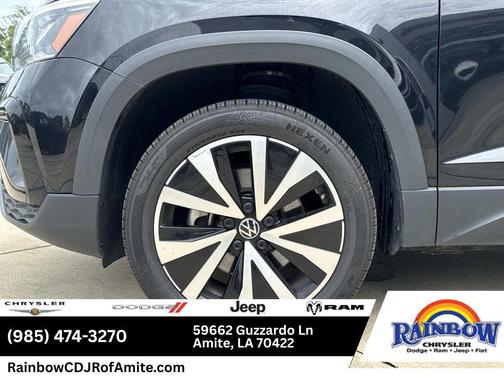 Deep Black Pearl Effect 2024 Volkswagen Taos 1.5T SE
